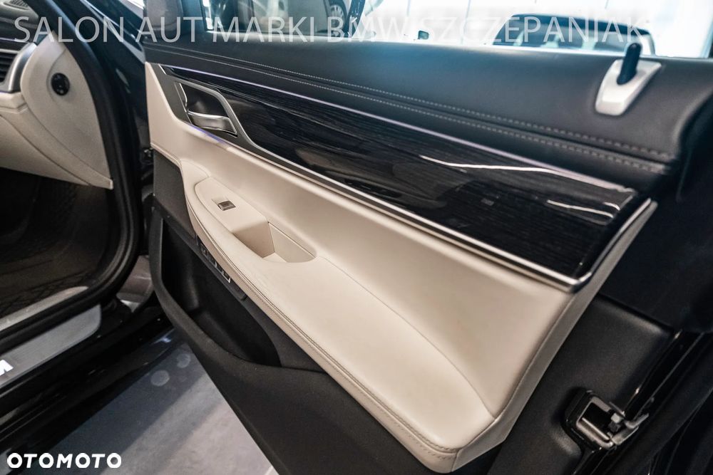 BMW Seria 7 750d xDrive - 33