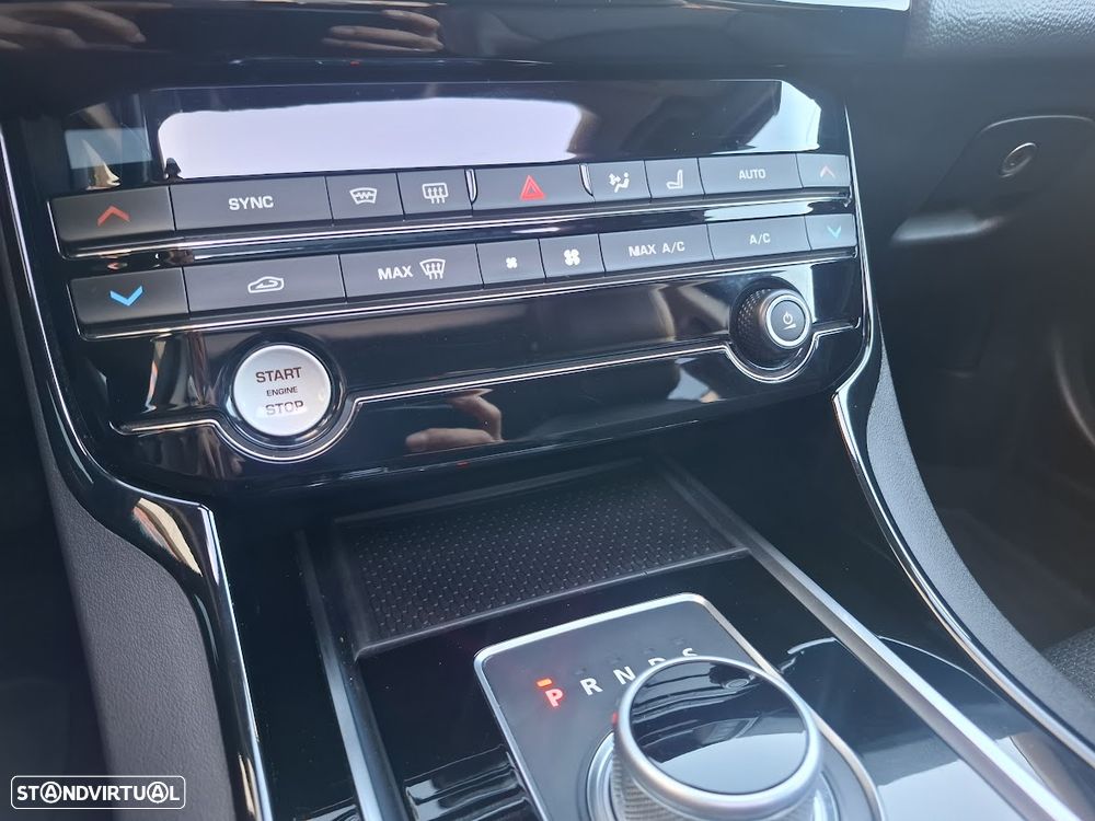 Jaguar XE 2.0 D Prestige Aut. - 25