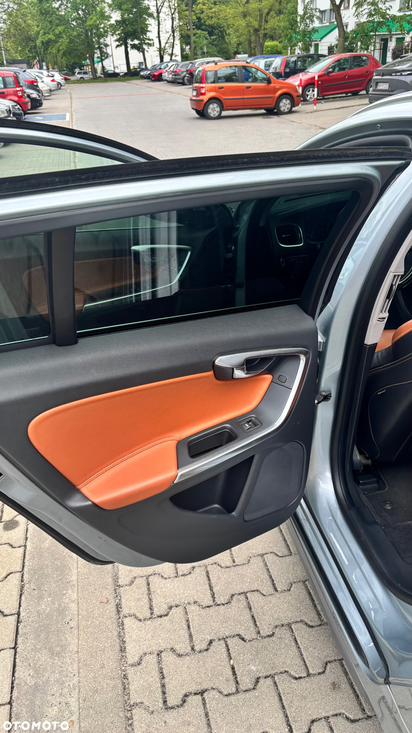 Volvo V60 D6 AWD Plug-in Hybrid Summum - 24