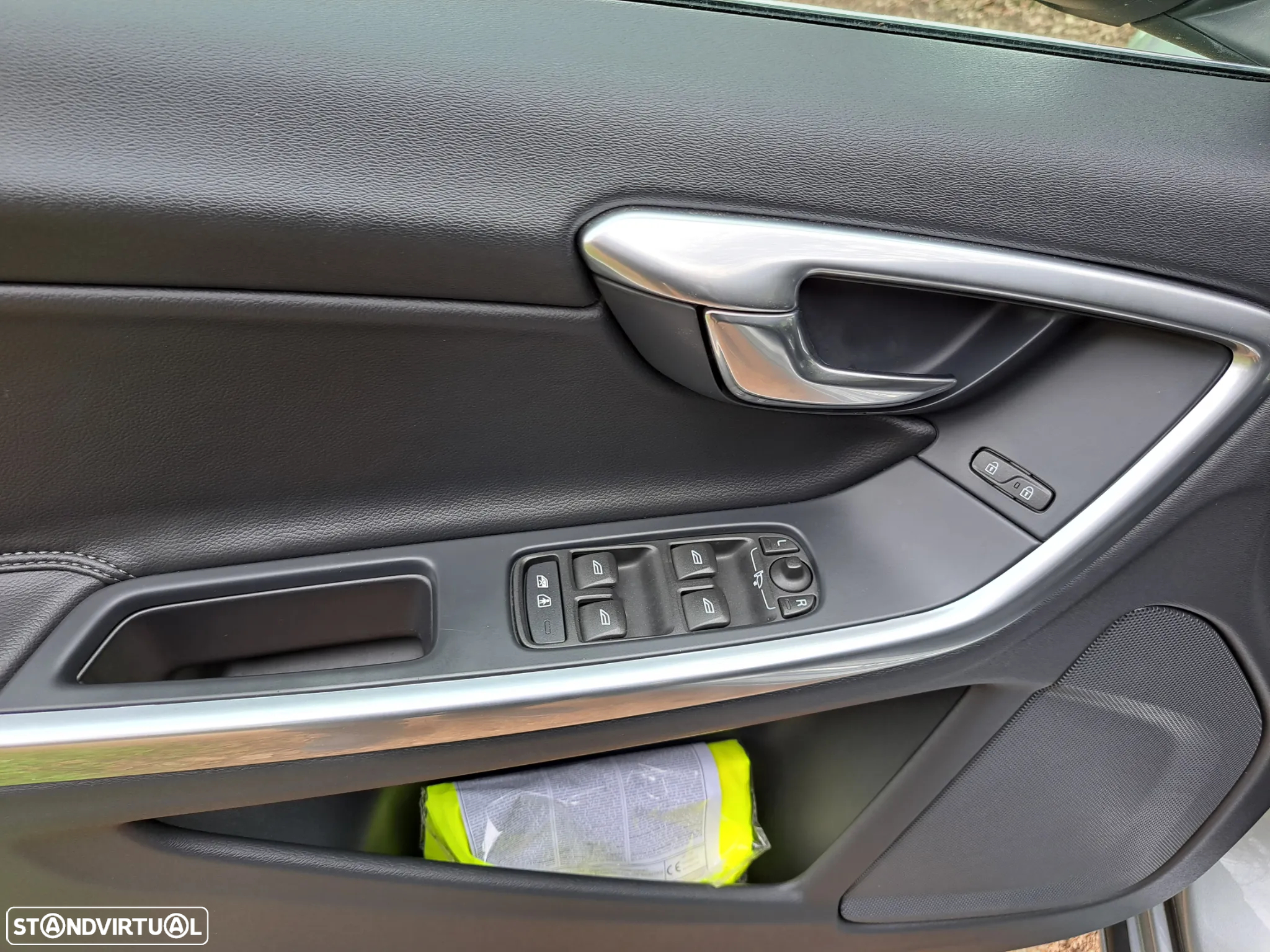 Volvo V60 D4 Geartronic Summum - 14