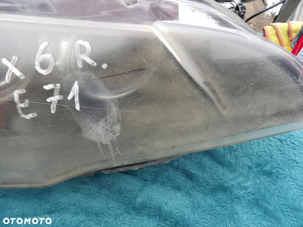 BMW - E71,X6 - XENON - BRAK UCHWYTU - PĘKNIĘTW SZKŁO - PRAWA LAMPA PRZEDNIA - UK - 7179934 - 2