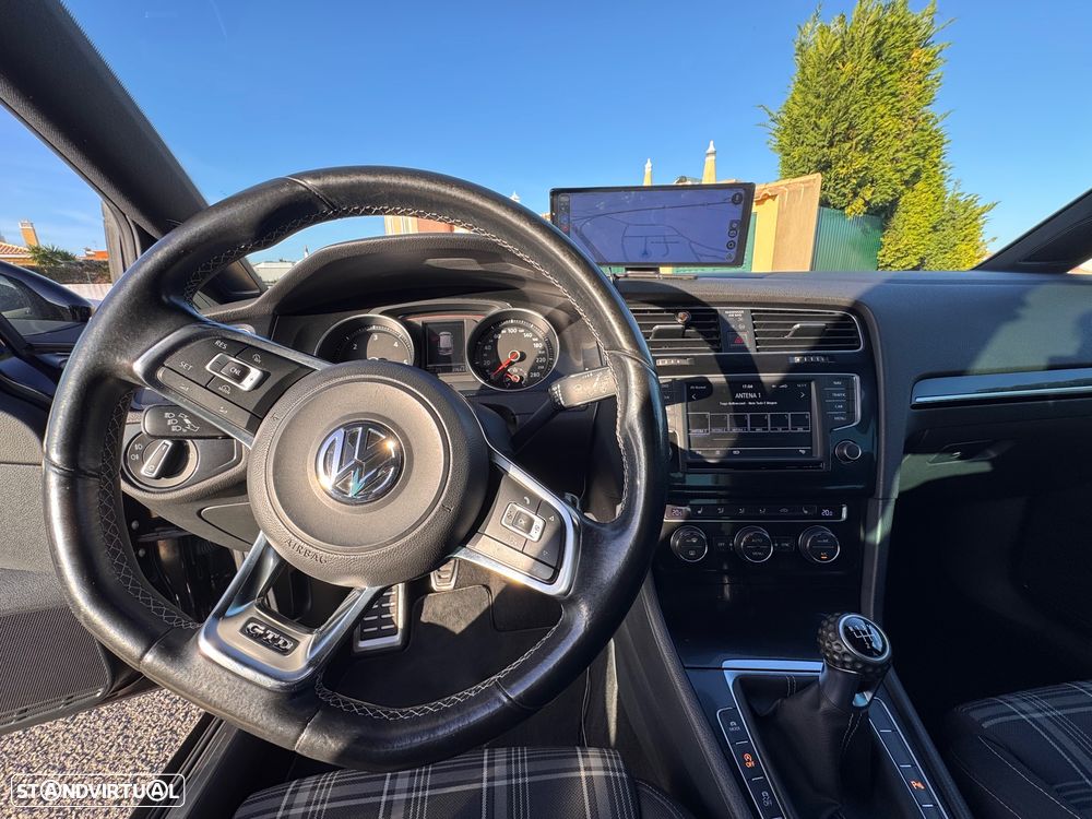 VW Golf GTD BlueMotion - 13