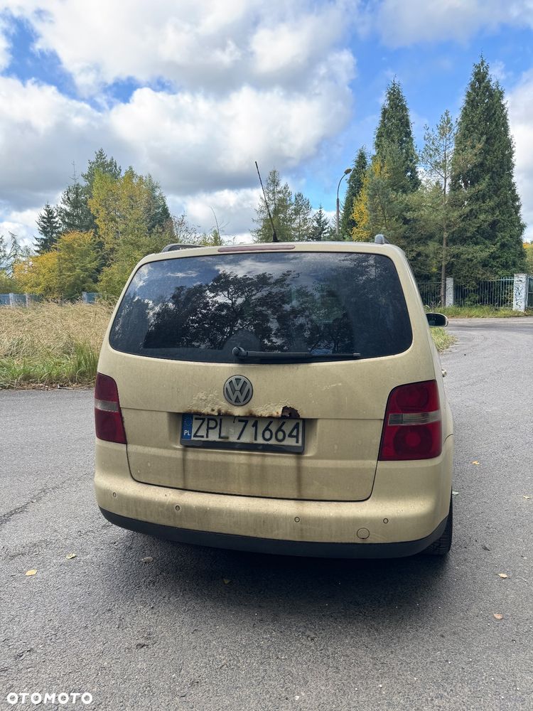 Volkswagen Touran 2.0 TDI DPF Highline DSG - 4