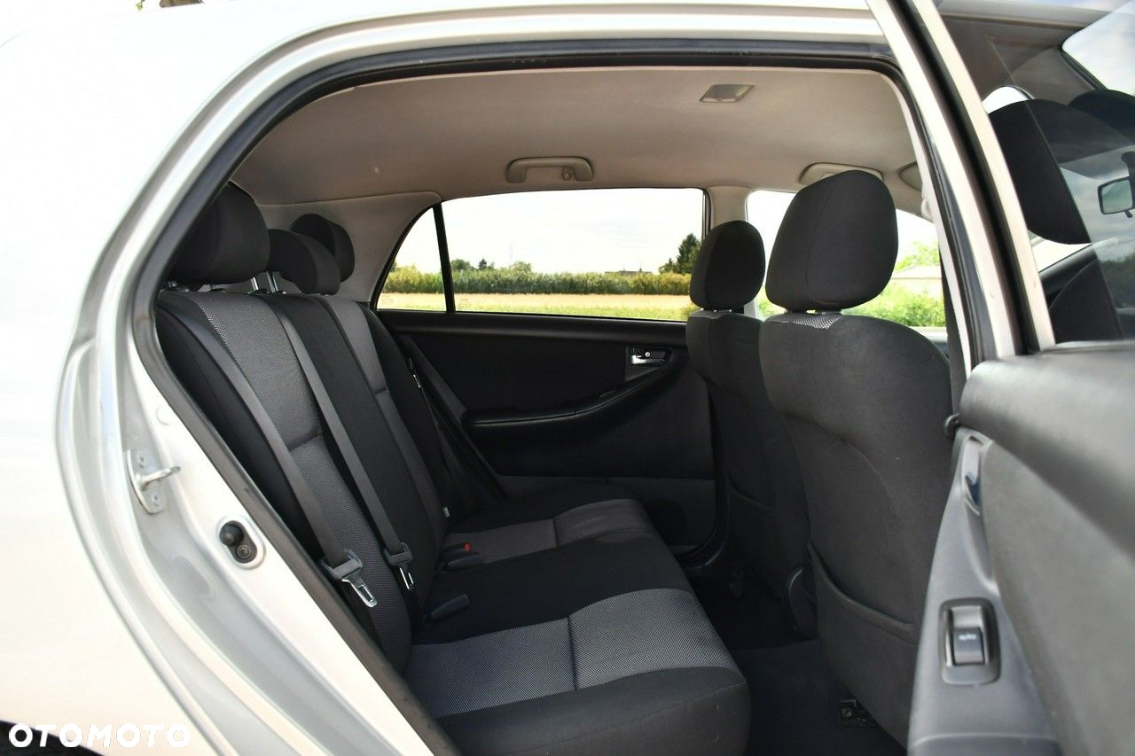 Toyota Corolla - 35