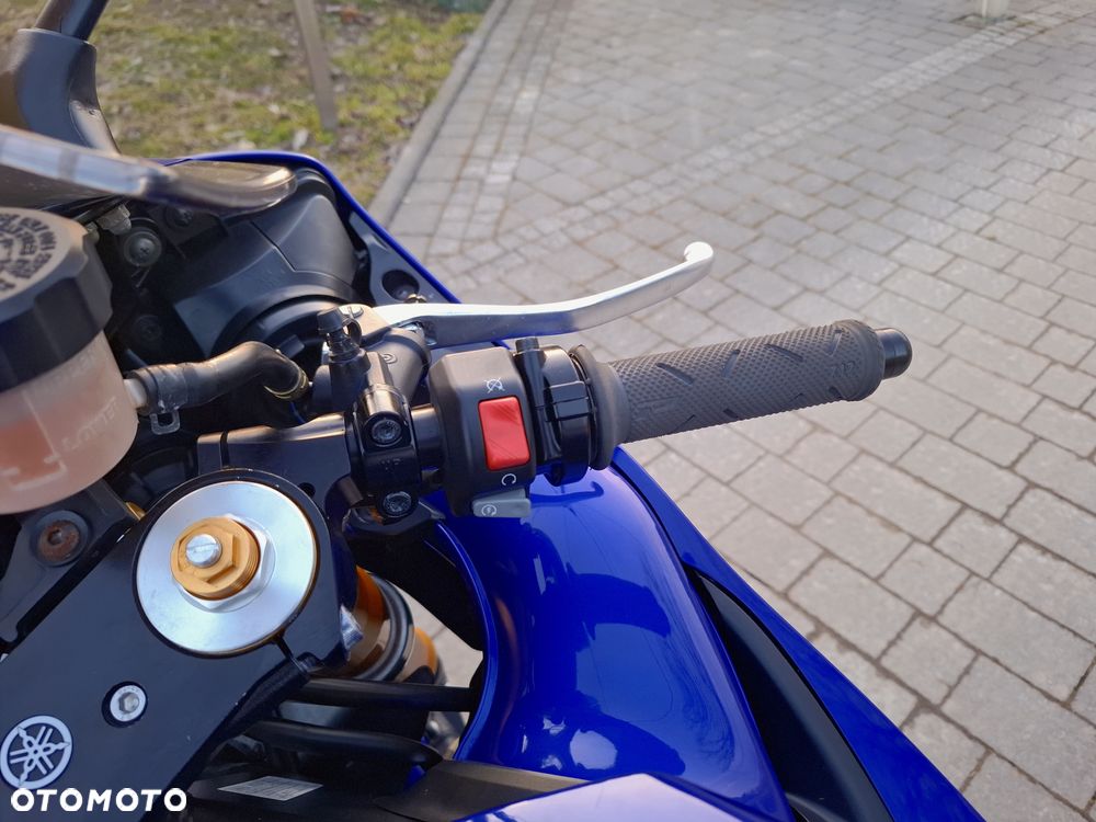Yamaha R1 - 36