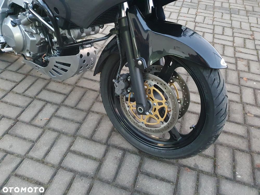 Suzuki V-STROM - 2