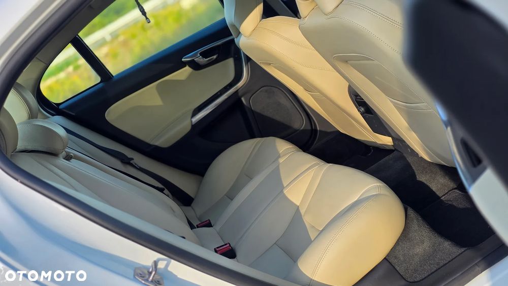 Volvo S60 T5 Drive-E Dynamic Edition (Momentum) - 18