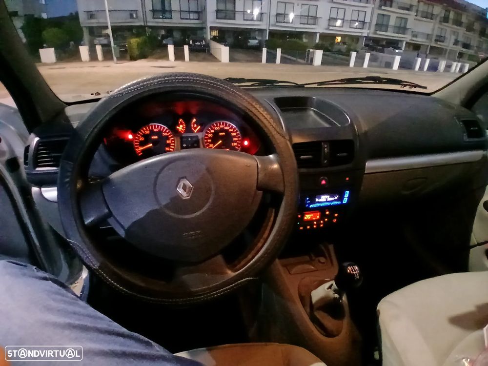 Renault Clio 1.2 16V Privilège Luxe - 10