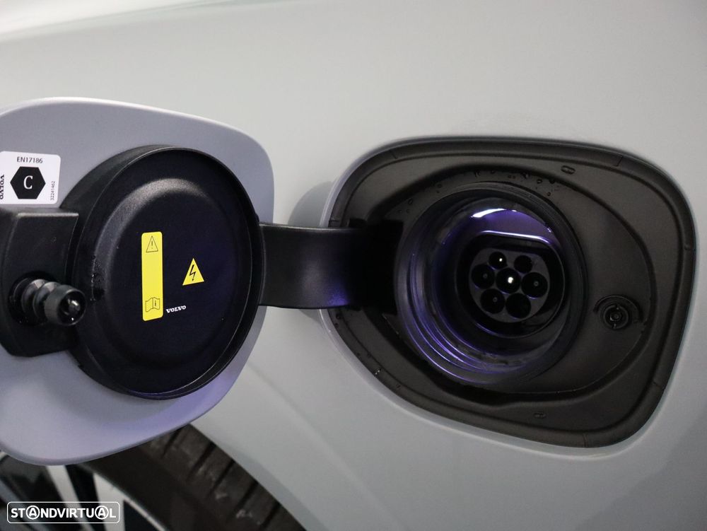 Volvo XC 60 2.0 T6 PHEV Core AWD - 19