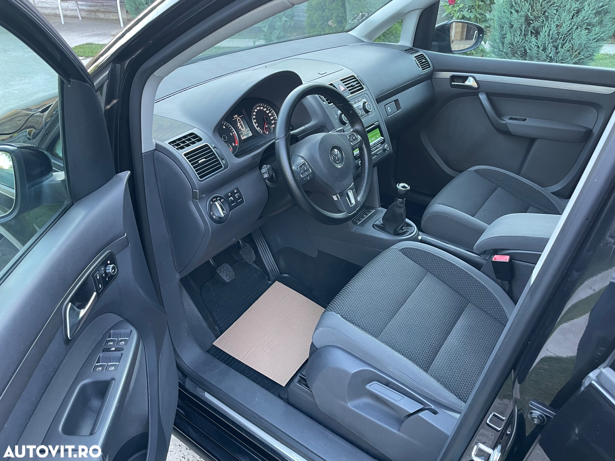Volkswagen Touran - 16
