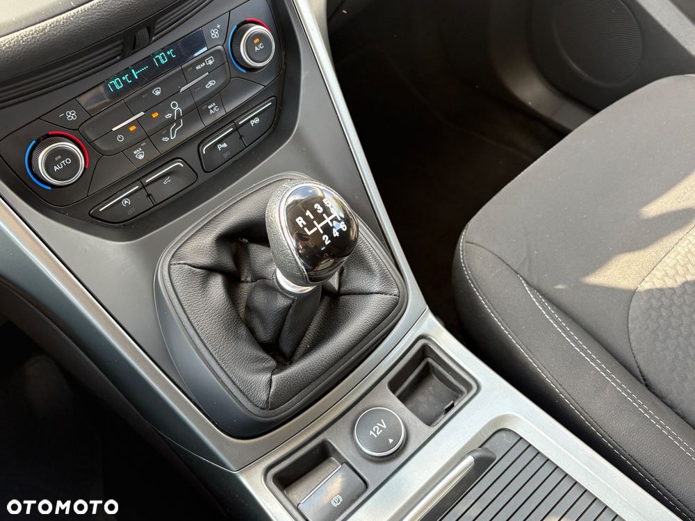 Ford Kuga 1.5 EcoBoost 2x4 Titanium - 28