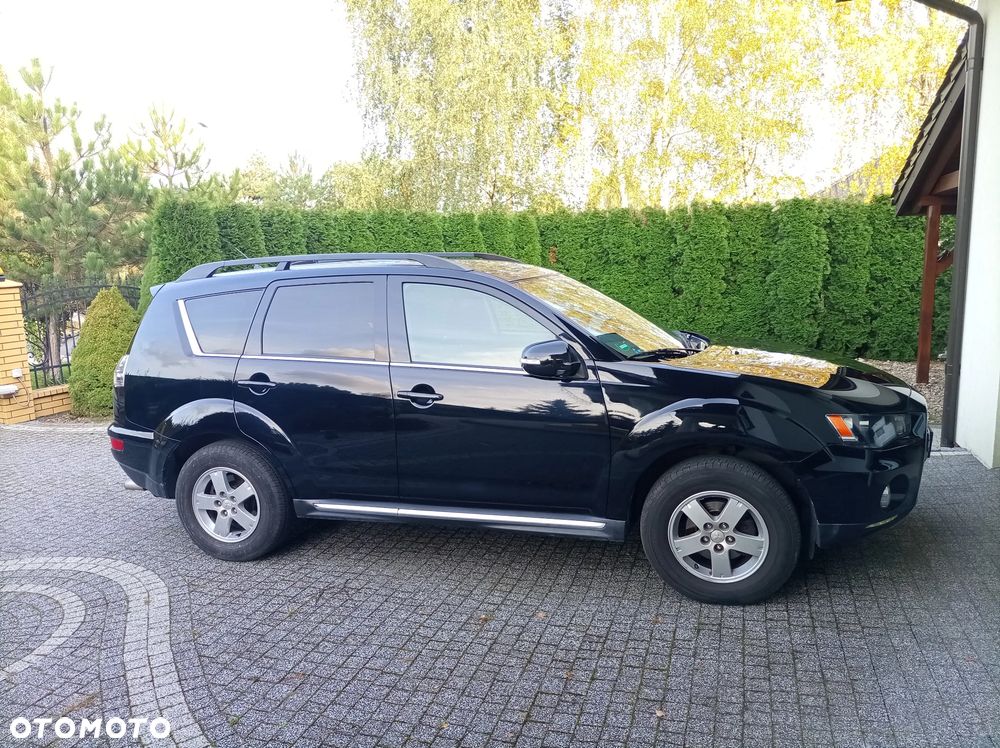 Mitsubishi Outlander 2012 photo 2