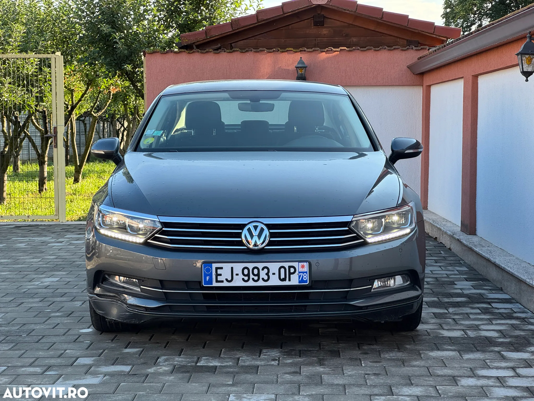 Volkswagen Passat - 2