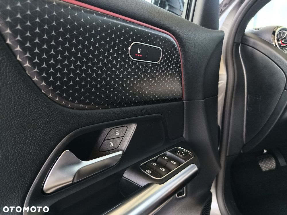 Mercedes-Benz GLA - 15