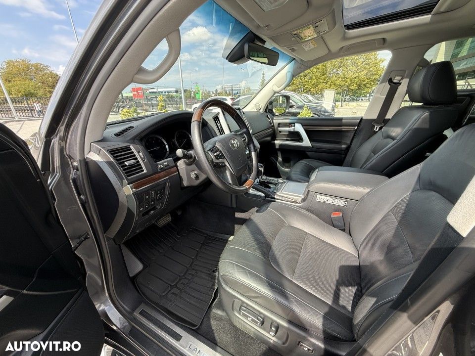Toyota Land Cruiser - 12