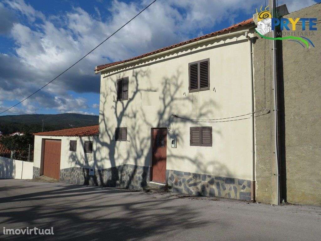 Pequena casa para terminar situada perto da Vila de Sobreira Formosa - Grande imagem: 3/18