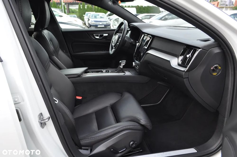 Volvo V60 Cross Country Pro T5 AWD - 25