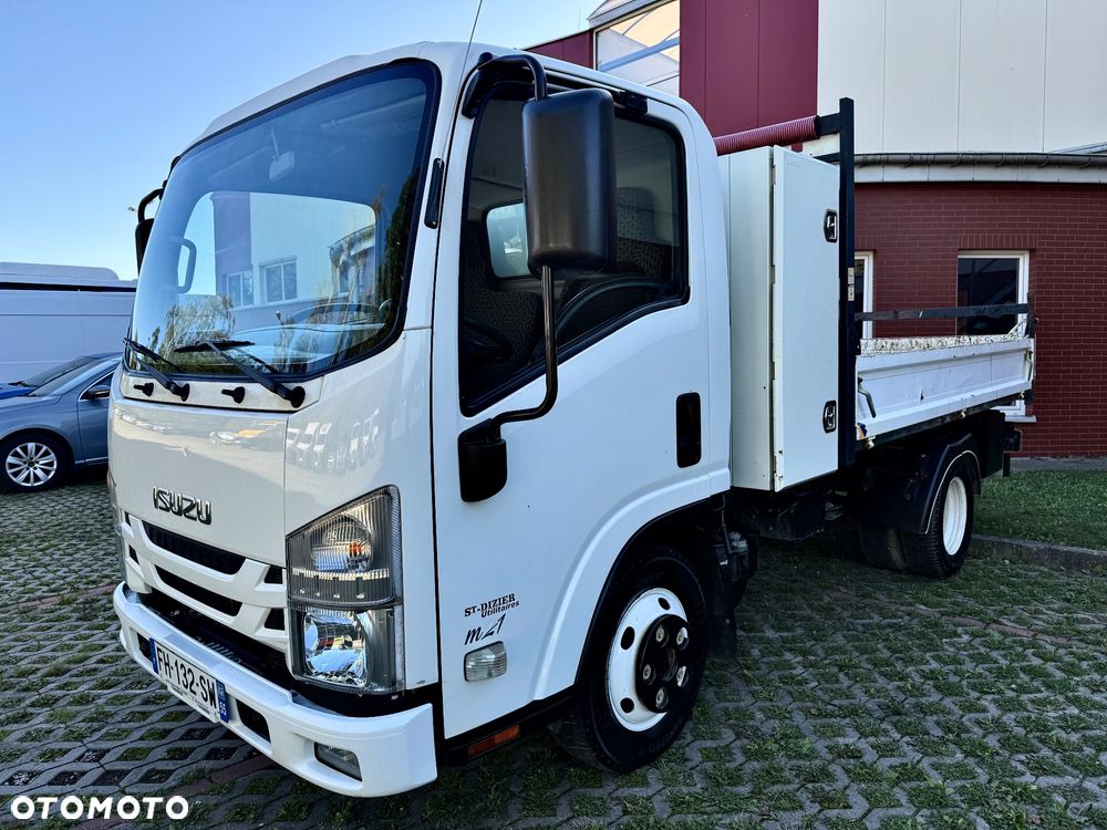 Isuzu M21 - 1