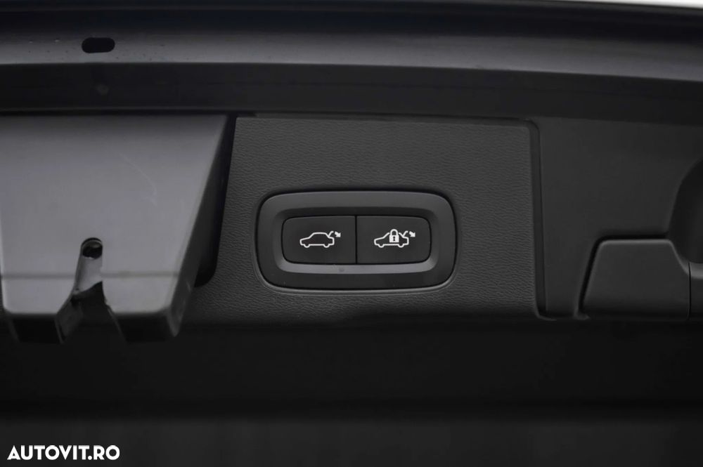 Volvo XC 60 T6 AWD Recharge Geartronic RDesign - 13