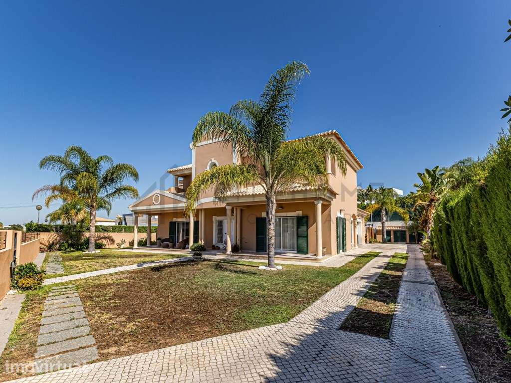 Moradia T3+1 com piscina e jardim em Vale Pedras, Albufeira. - Grande imagem: 4/33