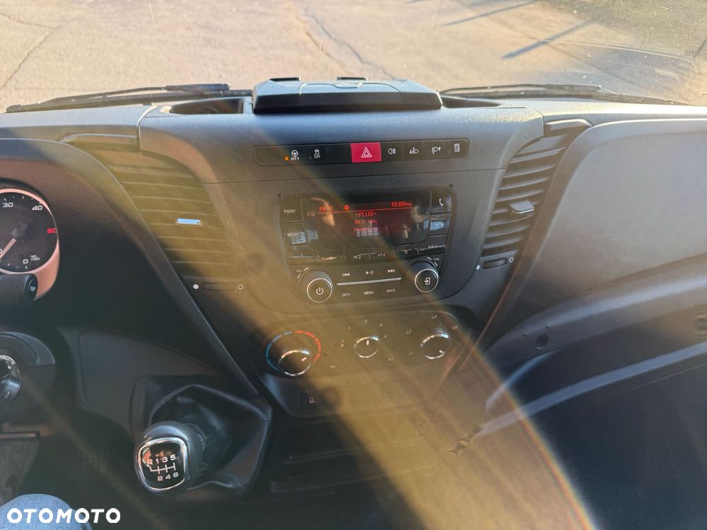 Iveco Daily 35S180, 3.0 180KM, Doka 7os., Niski przebieg, Bardzo zadbany - 21