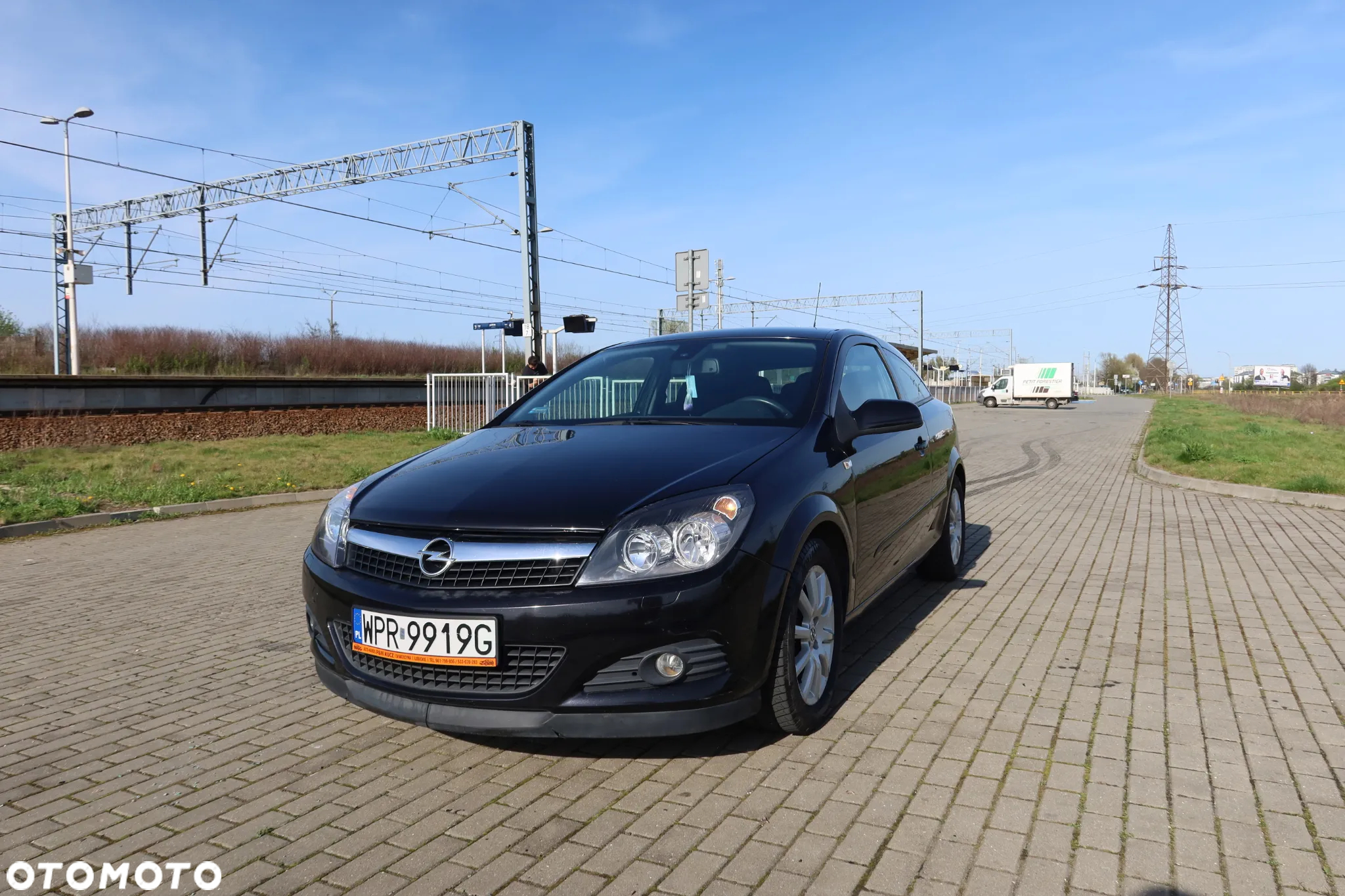Opel Astra GTC 1.6 - 7