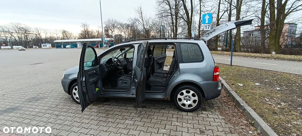 Volkswagen Touran - 18
