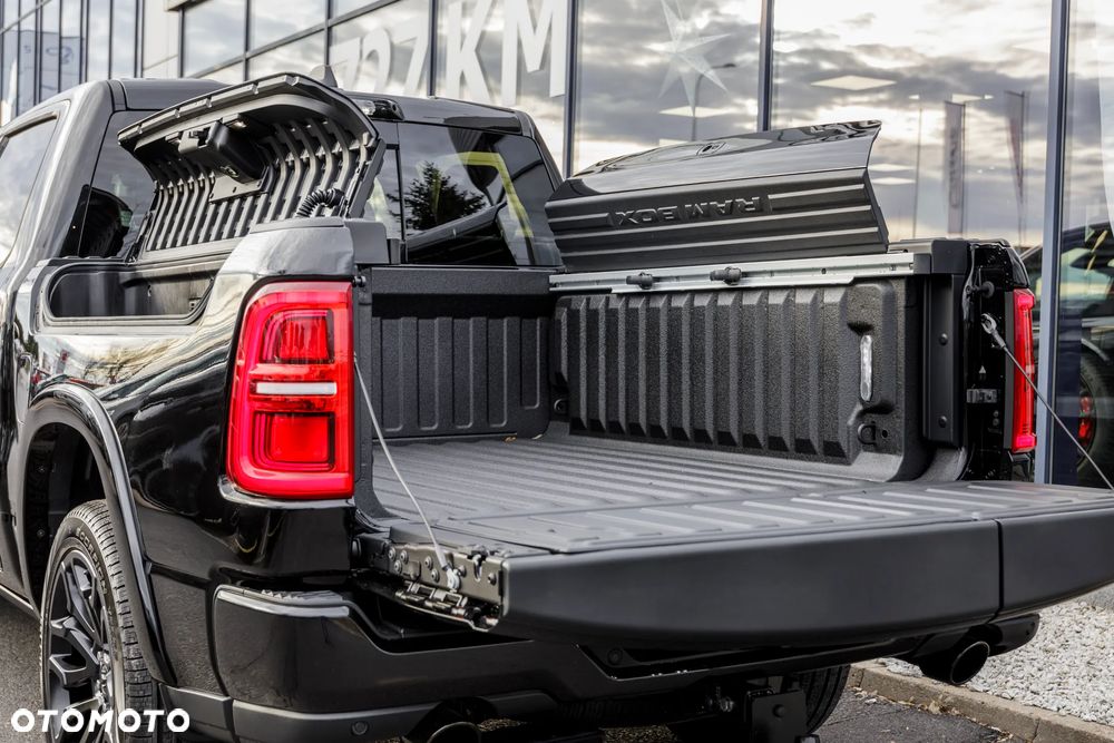 RAM 1500 Limited Night - 26
