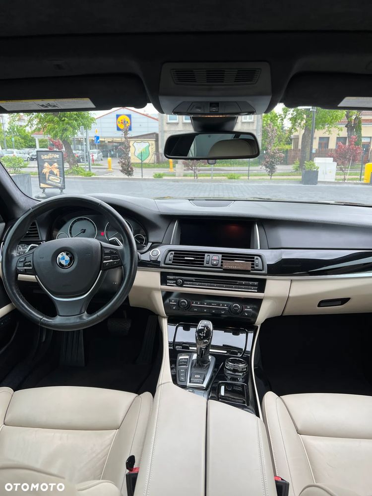 BMW Seria 5 550i xDrive Sport-Aut Luxury Line - 16