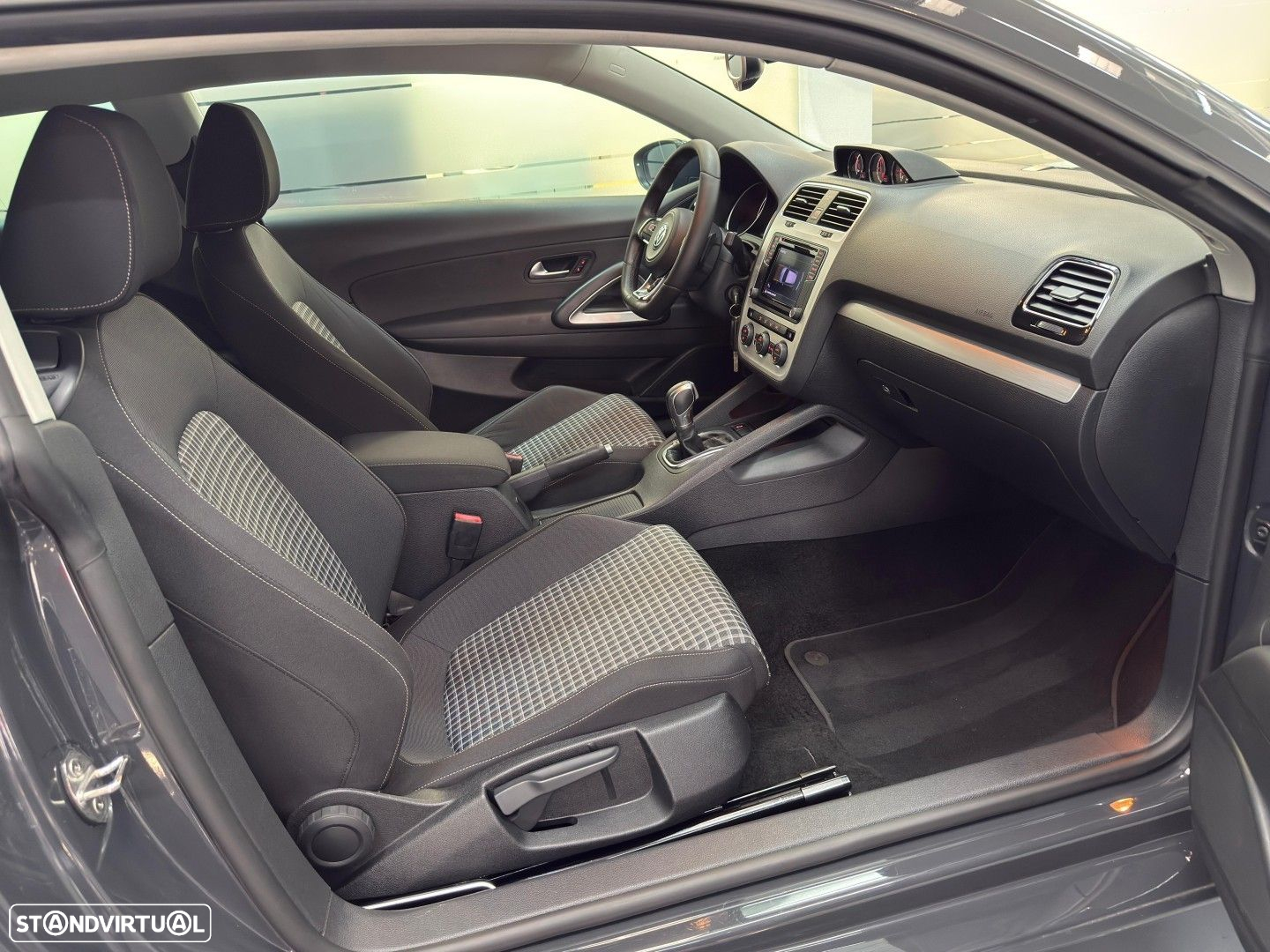 VW Scirocco 2.0 TDI Sport DSG - 14