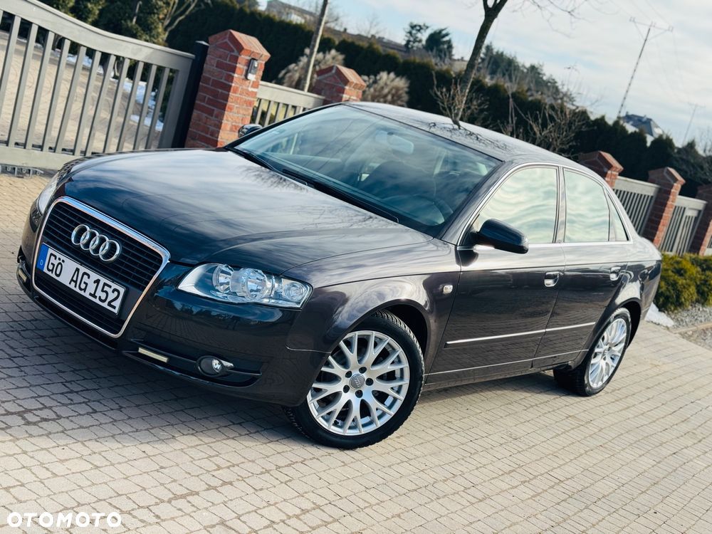 Audi A4 Limousine - 1