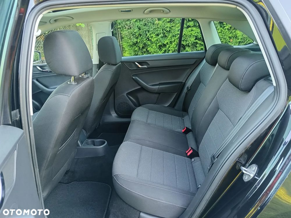 Skoda RAPID 1.6 TDI DSG Elegance - 22