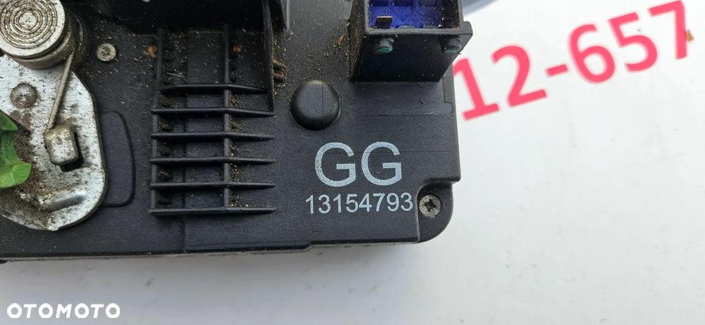 ZAMEK DRZWI CENTRALNY LEWY TYŁ OPEL CORSA C  13154793GG - 4