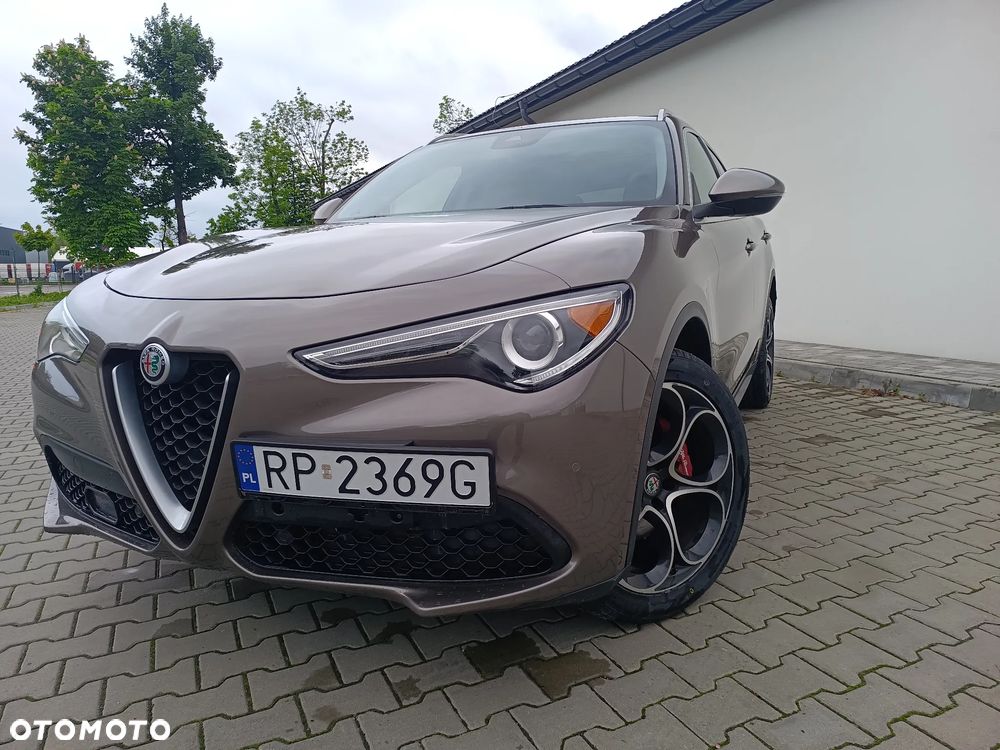 Alfa Romeo Stelvio 2.0 Turbo 16V AT8-Q4 Lusso Ti - 1