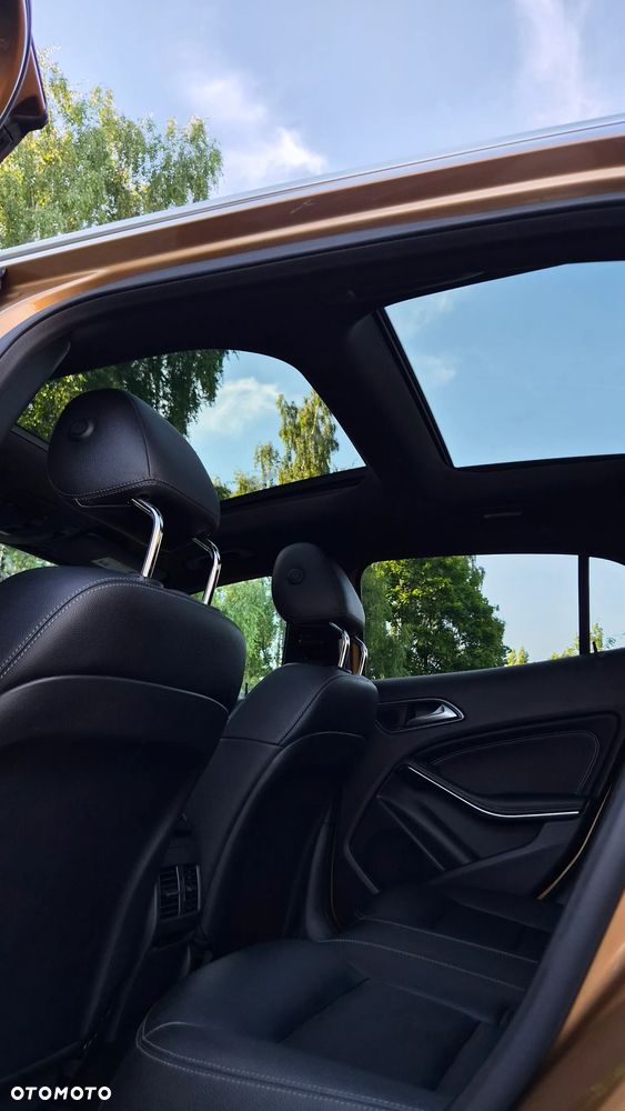 Mercedes-Benz GLA 250 4Matic 7G-DCT - 9
