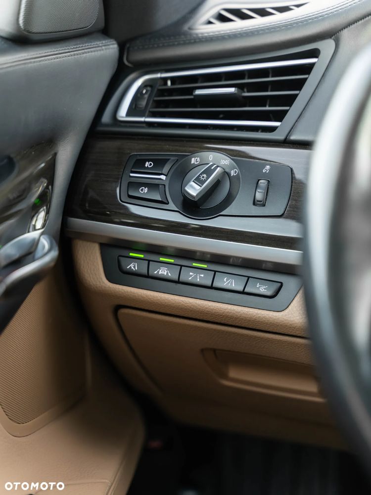 BMW Seria 7 740d xDrive - 11