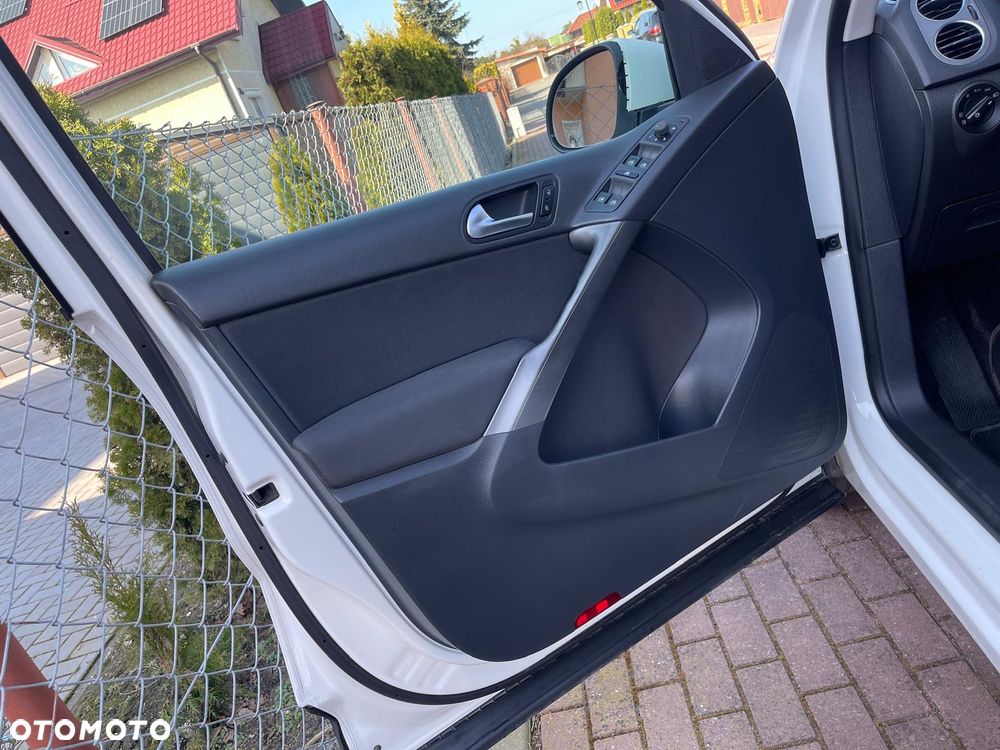 Volkswagen Tiguan 2.0 TDI DPF BlueMotion Technology Sport & Style - 29