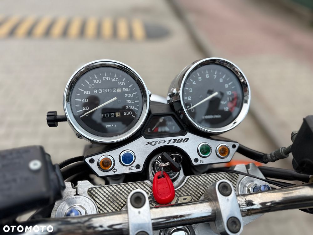 Yamaha XJR - 27