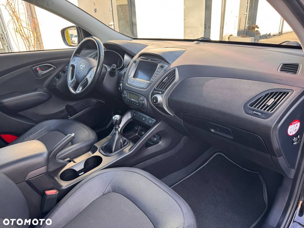 Hyundai ix35 1.7 CRDi 2WD blue Finale Gold - 26