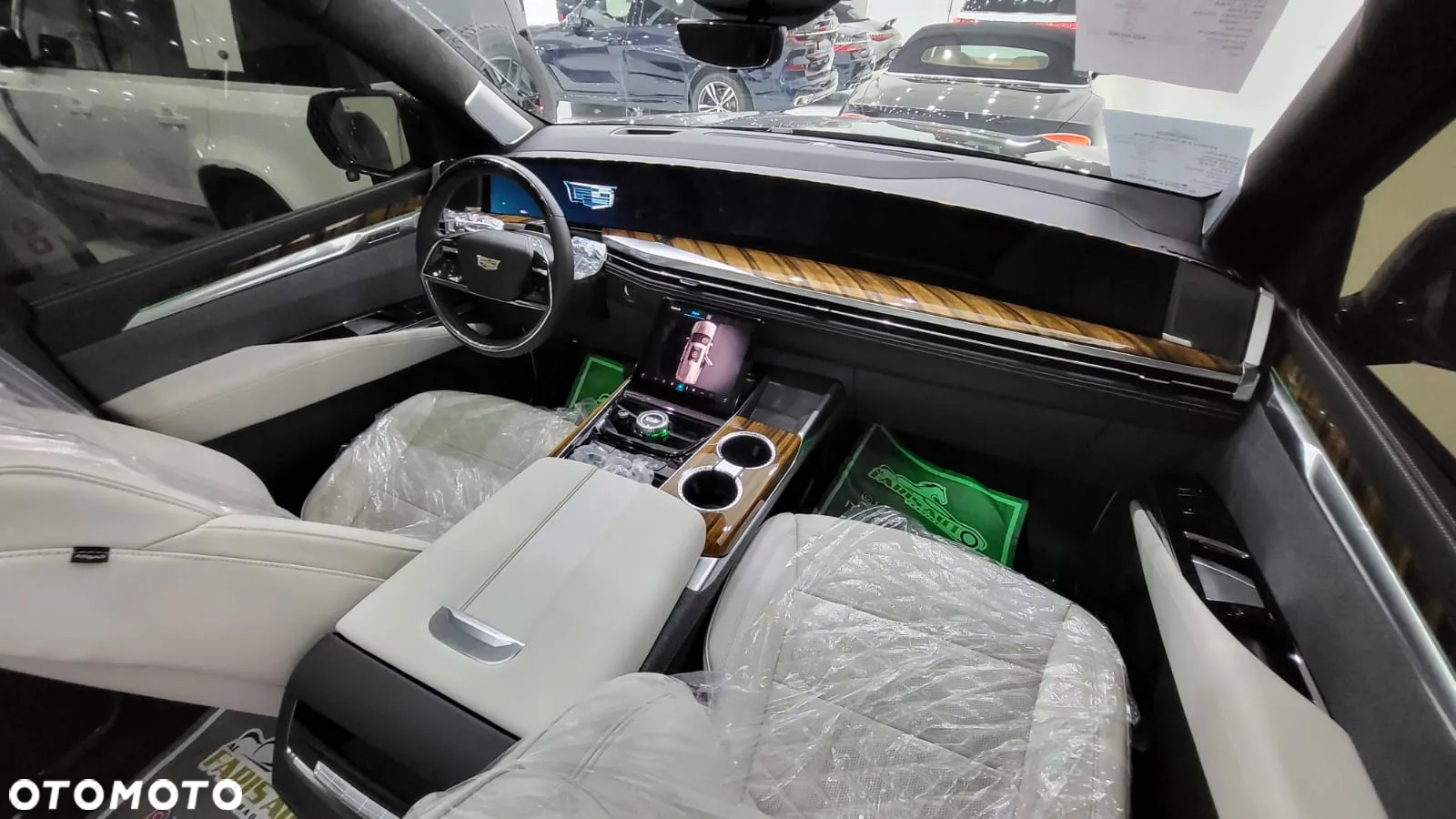 Cadillac Escalade - 35