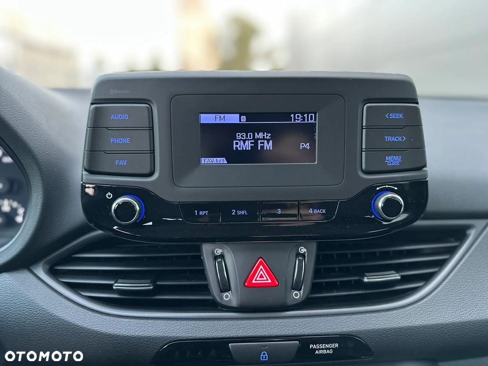 Hyundai i30 1.5 DPI Classic + - 16