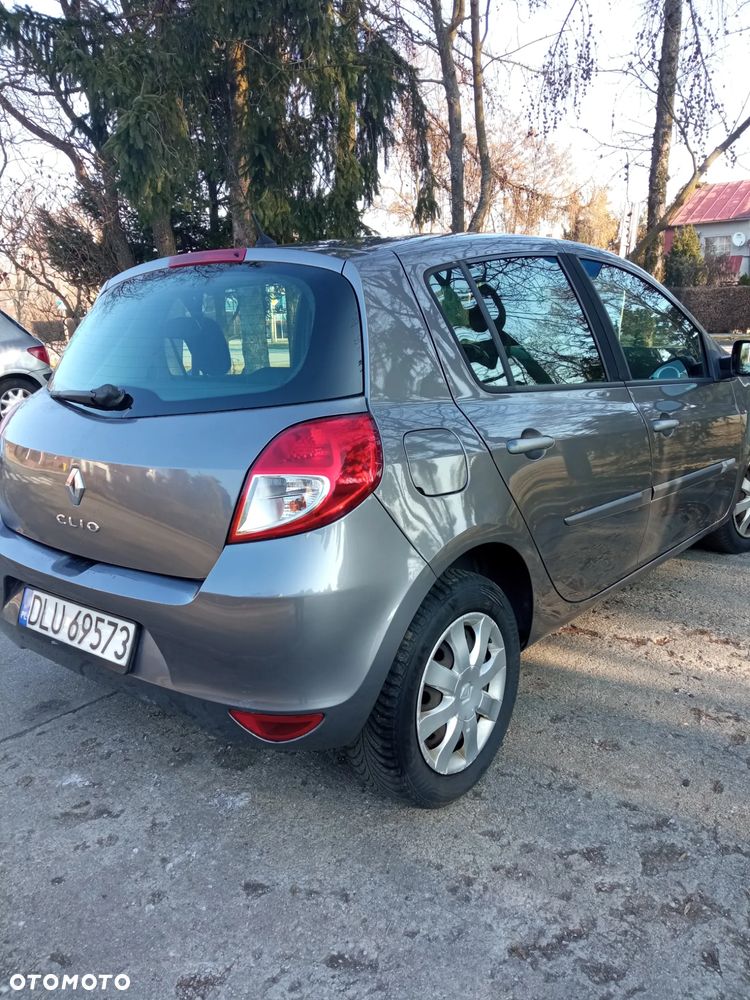 Renault Clio 1.2 16V Alize - 2