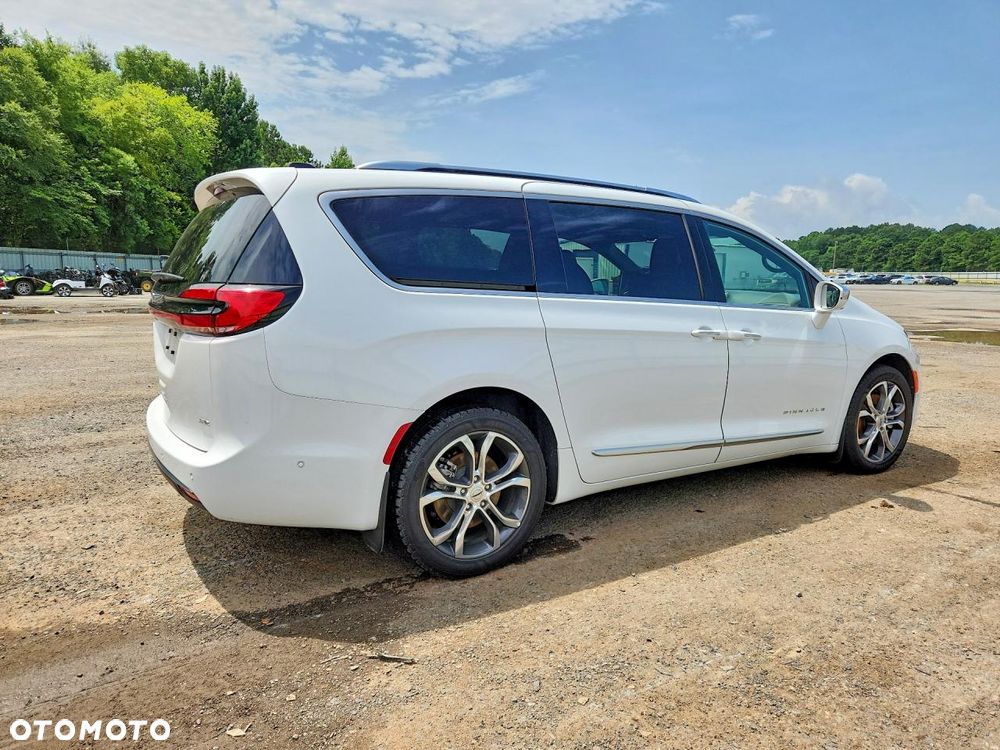 Chrysler Pacifica - 4