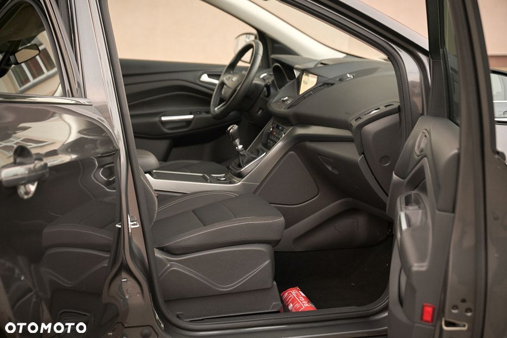 Ford Kuga 1.5 EcoBoost 2x4 Titanium - 26