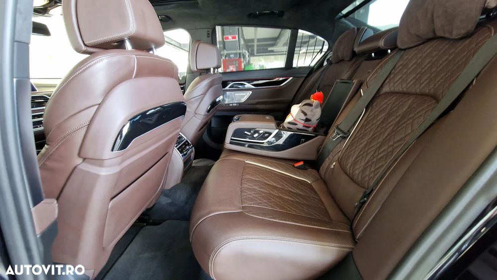 BMW Seria 7 750i xDrive - 17