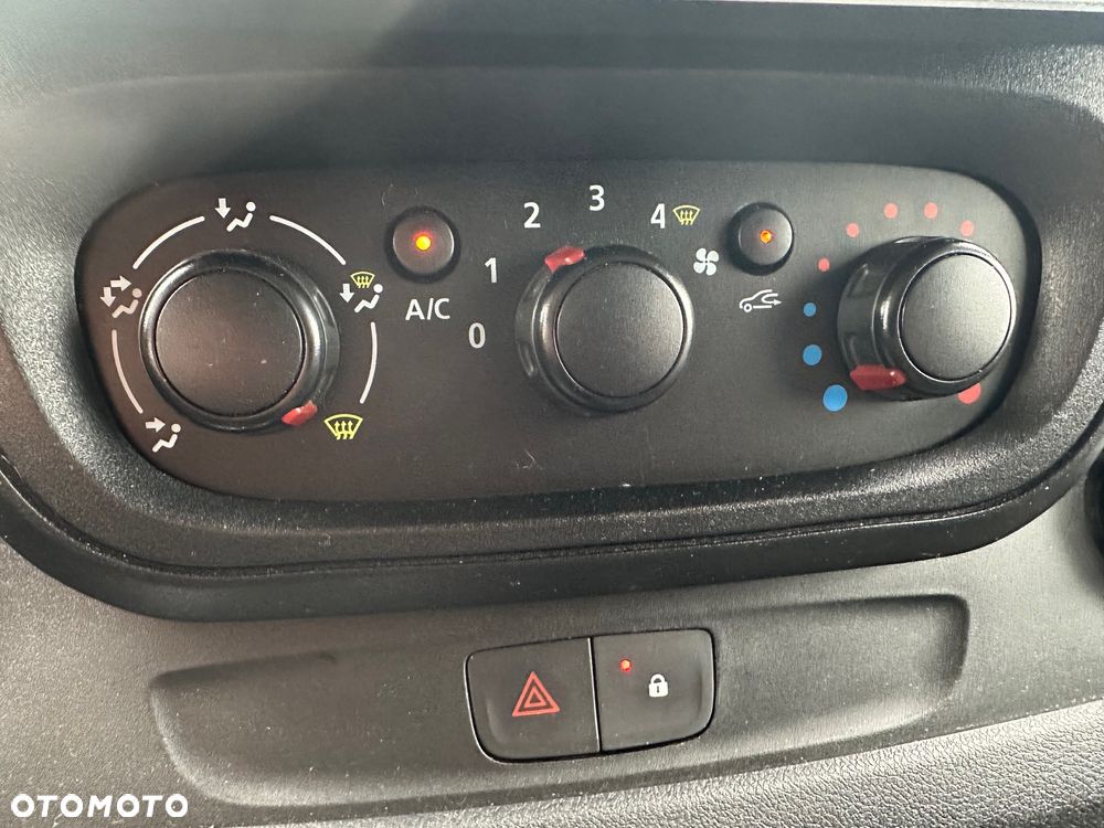 Renault Trafic Grand 1.6 dCi - 8