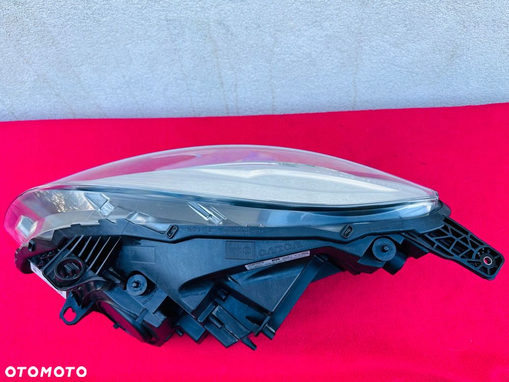 volvo xc40 v40 lampa full led prawa - 12
