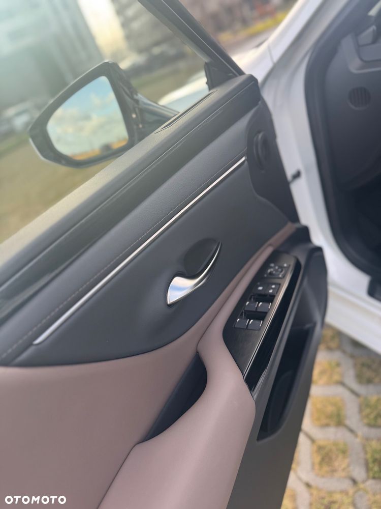 Lexus ES 300h Business Edition - 16