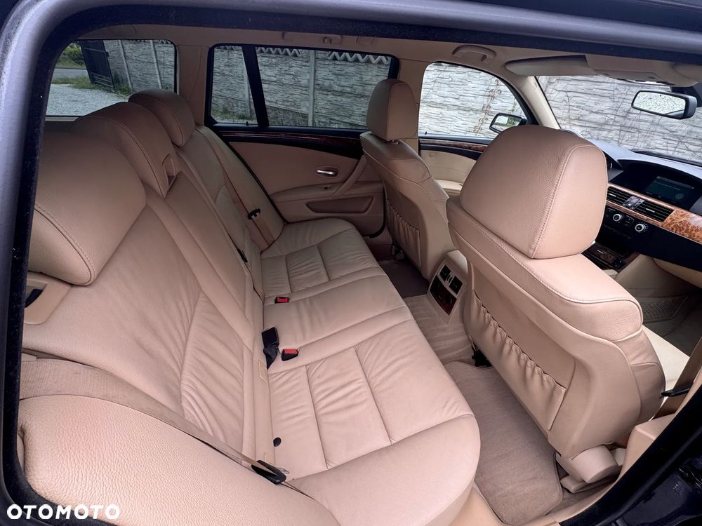 BMW Seria 5 525xi - 22