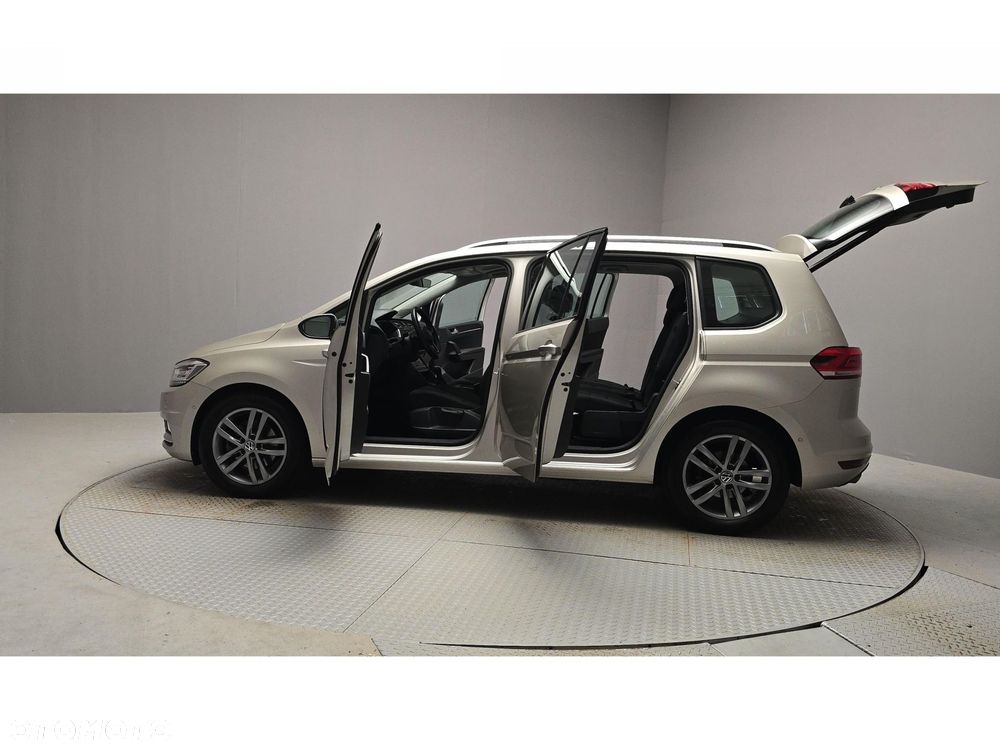Volkswagen Touran - 10